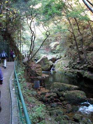 赤目四十八滝（行者滝）　日本漢文の世界 kambun.jp