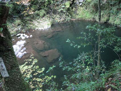 赤目四十八滝（千手滝の滝つぼ）　日本漢文の世界 kambun.jp