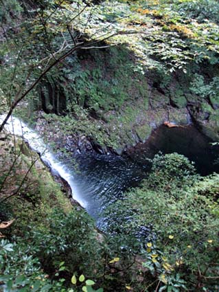 赤目四十八滝（不動滝）　日本漢文の世界 kambun.jp
