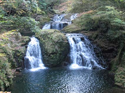 赤目四十八滝（荷担滝）　日本漢文の世界 kambun.jp