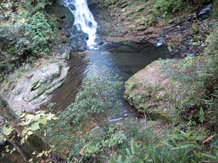 赤目四十八滝（岩窟滝前の河原）　日本漢文の世界 kambun.jp