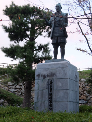 浜松城公園にある徳川家康像　日本漢文の世界