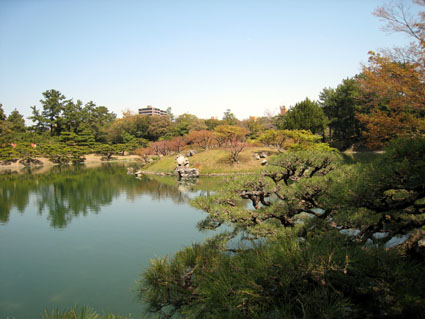 栗林公園睡楓嶼