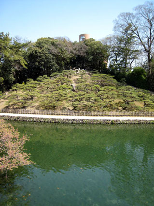 栗林公園飛来峰
