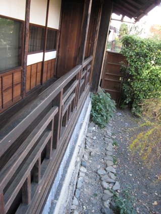 頼山陽書斎「山紫水明処」縁側（外側）